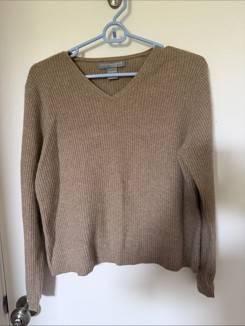 Marconi 100% Cashmere Ribbed V-Neck Sweater in Camel
